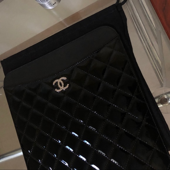 CHANEL QUILTED PATENT CC LOGO IPAD/TABLET  CASE - Picture 6 of 7